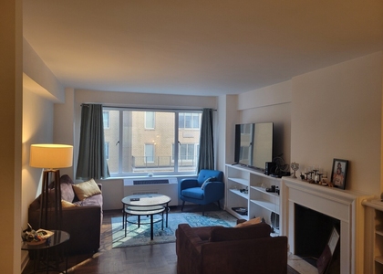 40 Central Park S - Photo 1