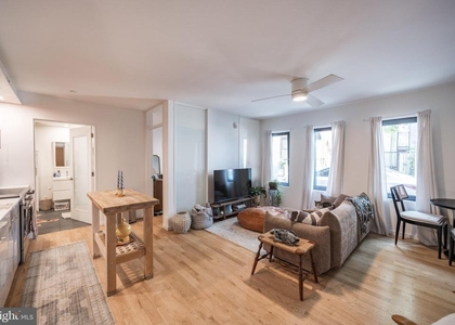 152 W Laurel Street - Photo 1