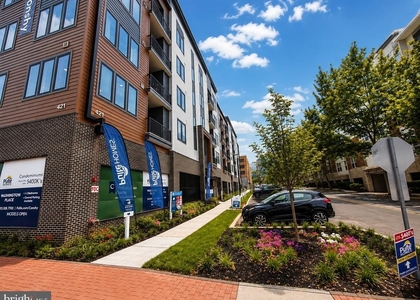 421 Washington Street - Photo 1