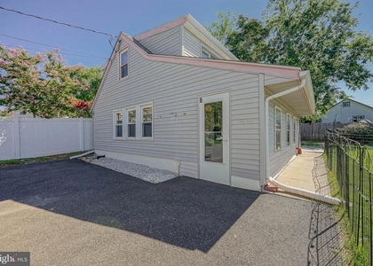 136 N Read Avenue - Photo 1