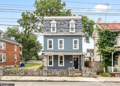 753 Apt A W Washington Street - Photo 1