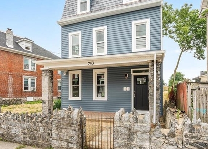753 Apt B W Washington Street - Photo 1