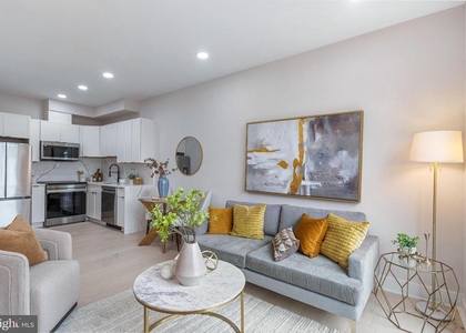 1516 East Capitol Street Ne - Photo 1