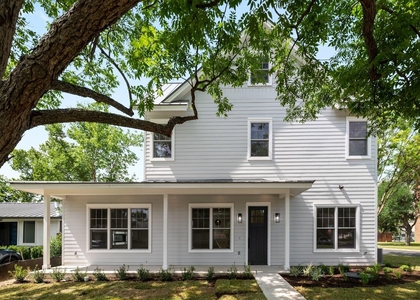 1919 W 38th St - Photo 1