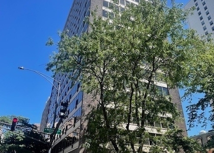 360 W Wellington Avenue - Photo 1