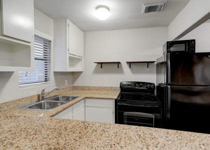 405 Hawthorne Street - Photo 1