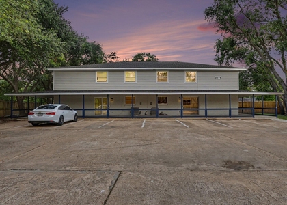 2119 Barr Street - Photo 1