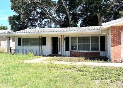 2152 Greenbriar Boulevard - Photo 1