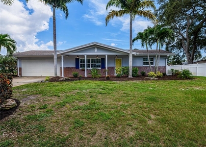 1661 Algonquin Drive - Photo 1