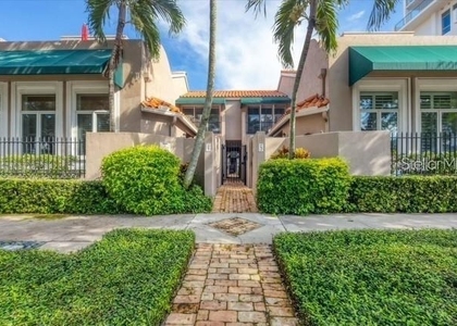200 Cocoanut Avenue - Photo 1