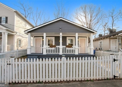 62 Chester Avenue Se - Photo 1