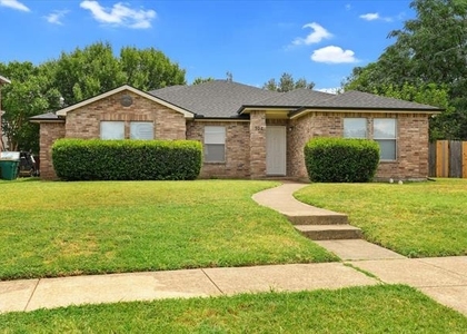 702 Lowe Drive - Photo 1