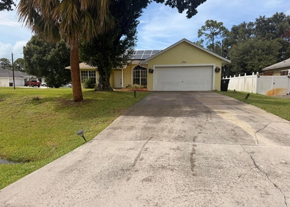 1765 Sw Desert Avenue - Photo 1