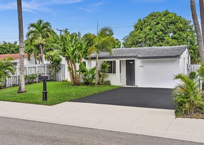 5365 N Andrews Avenue - Photo 1