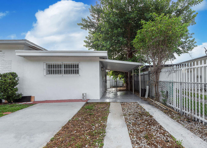 321 Nw 21st Avenue - Photo 1