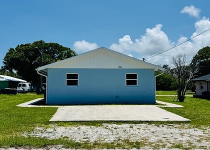 1207 Avenue K - Photo 1