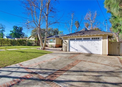 5923 Jumilla Avenue - Photo 1