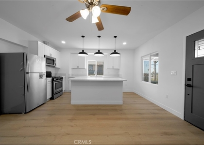 1438 N Summit - Photo 1