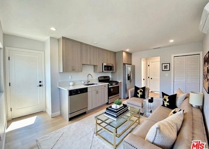 3207 W 3rd Street - Photo 1