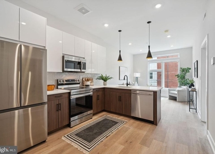 720 W Thompson Street - Photo 1