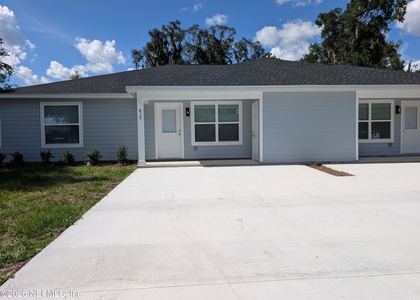 819 Ne 10th Street - Photo 1