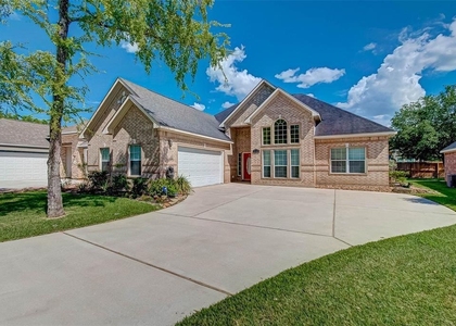 110 Monterrey Road W - Photo 1
