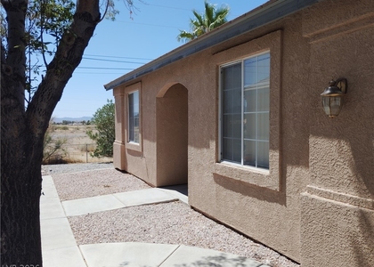 1420 E Pocahontas Avenue - Photo 1