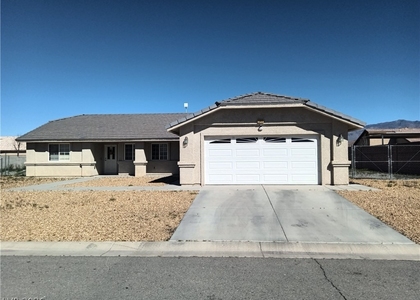 546 E Elsie Lane - Photo 1