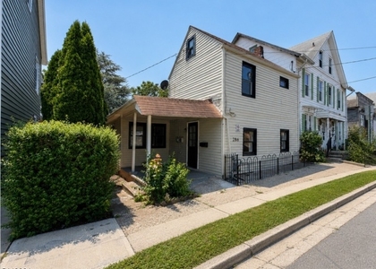 286 Chambers St - Photo 1