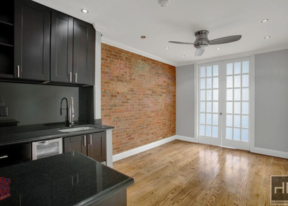 West 52 Street - Photo 1