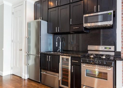 West 52 Street - Photo 1
