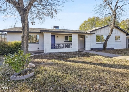 1229 W 4th Street - Photo 1