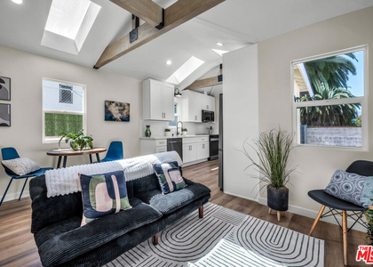 2319 1/2 Teviot Street - Photo 1
