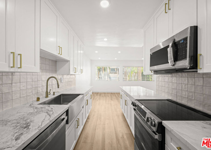 136 S Palm Drive - Photo 1