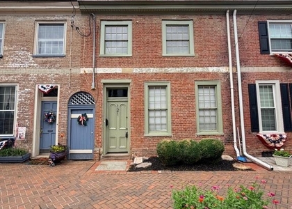 121 E Union Street - Photo 1