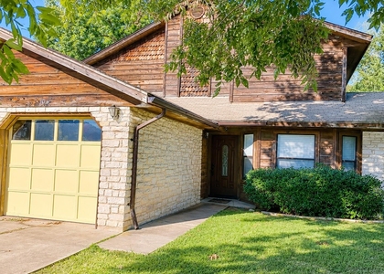 104 Leona St - Photo 1