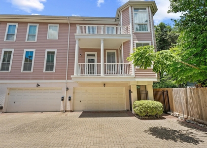 208 Hawthorne Street - Photo 1