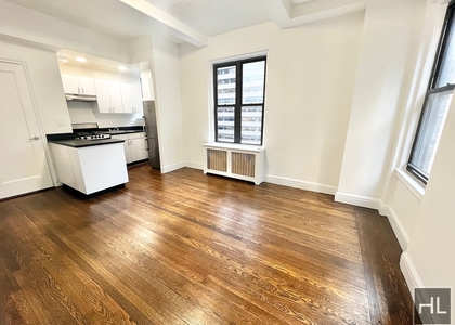 East 46 Street - Photo 1