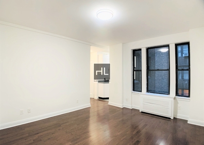 East 46 Street - Photo 1