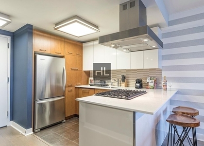 West 42nd Street - Photo 1