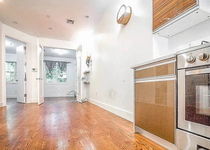 1072 Bergen Street - Photo 1