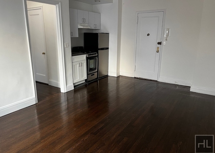 East 46 Street - Photo 1