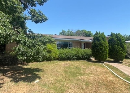 2467 Garfield Avenue - Photo 1