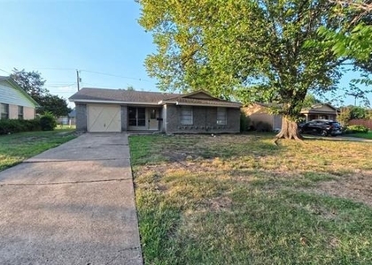 617 E Tyler Street - Photo 1