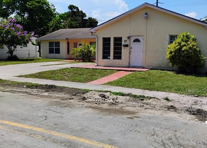 57 Se 12th Street - Photo 1