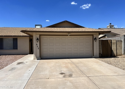 602 E Lodge Drive - Photo 1