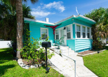 305 N Lakeside Drive - Photo 1