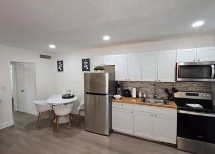 704 Ne 8th Street - Photo 1