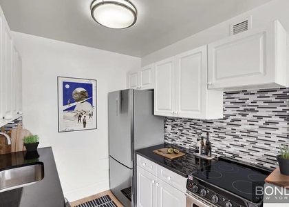 West 34th Street - Photo 1