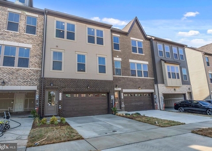 6947 Gladebrook Rd - Photo 1